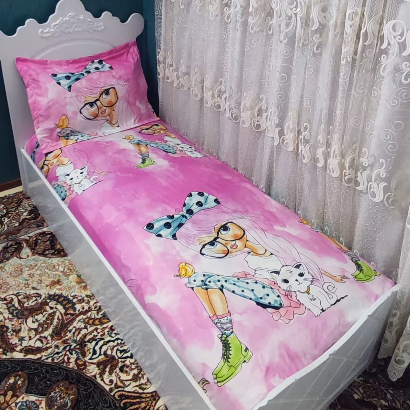 ملحفه کشدوزی تخت تک نفره طرح دخترانه صورتی