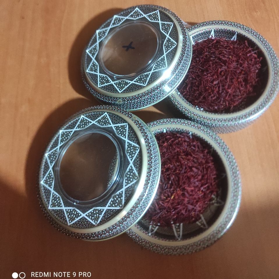 زعفران چهار گرم ونیم ظرف خاتم