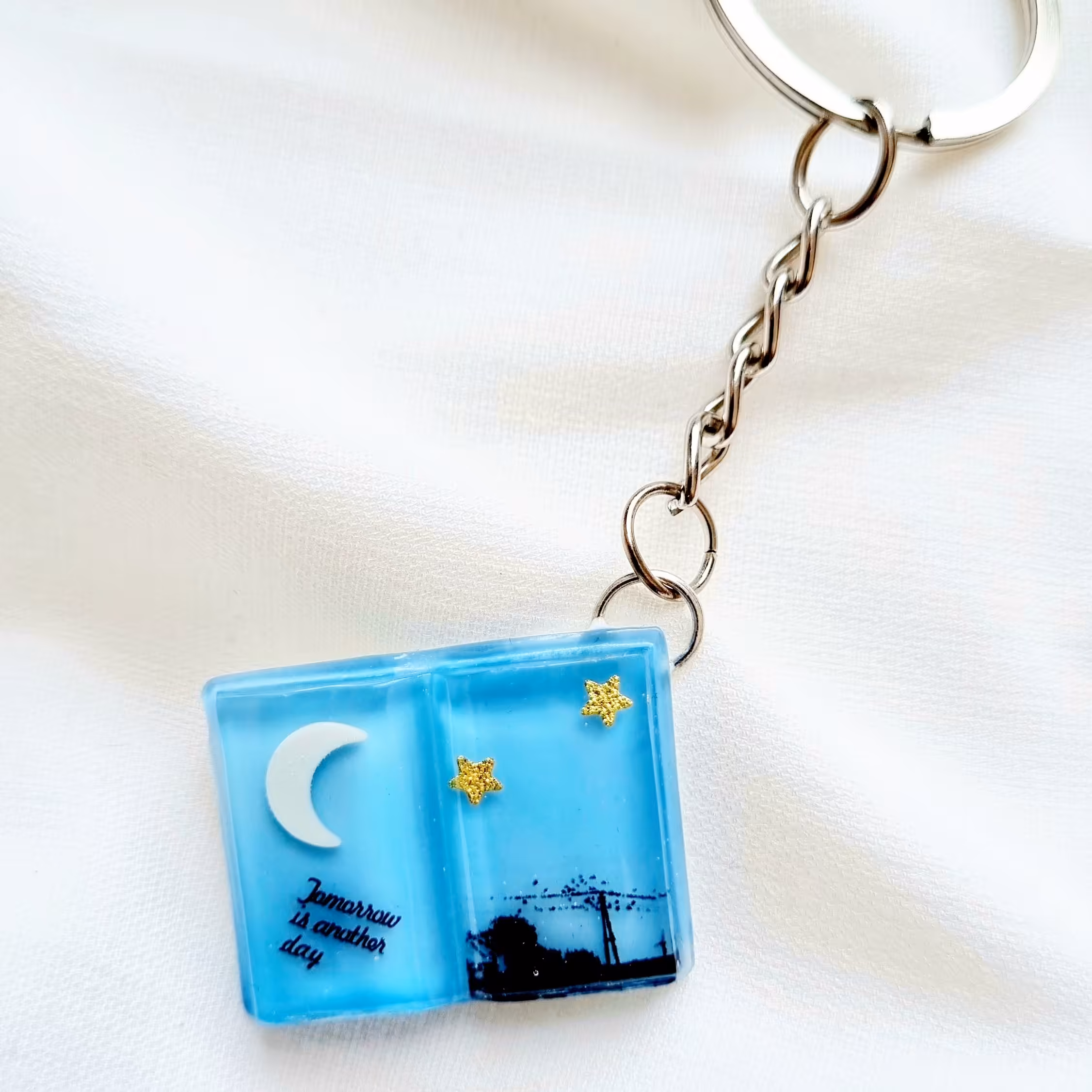 جاکلیدی رزینی کتاب- زیورآلات دستساز رزینی