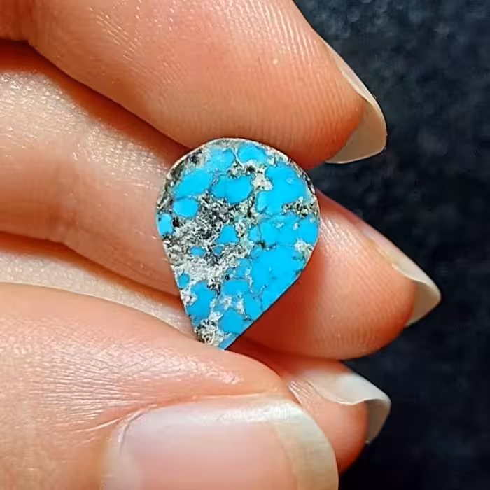 نگین فیروزه اصل نیشابور با تراش اشکی شکل بسیار محشر کدM26