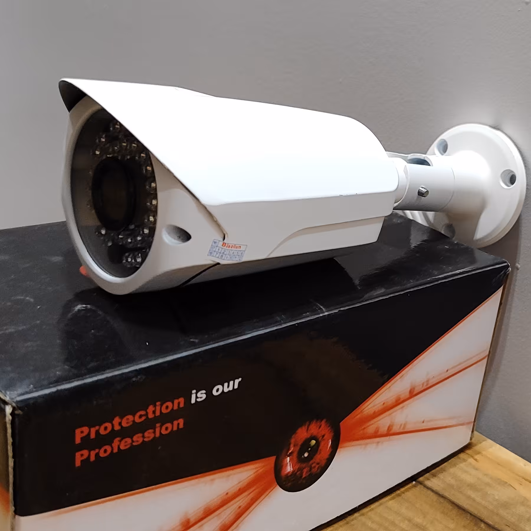 دوربین مدار بسته دیجیتال کیس تمام فلز  دید در شب عالی 1سال گارانتی بی قید وشرط از زمان خرید 