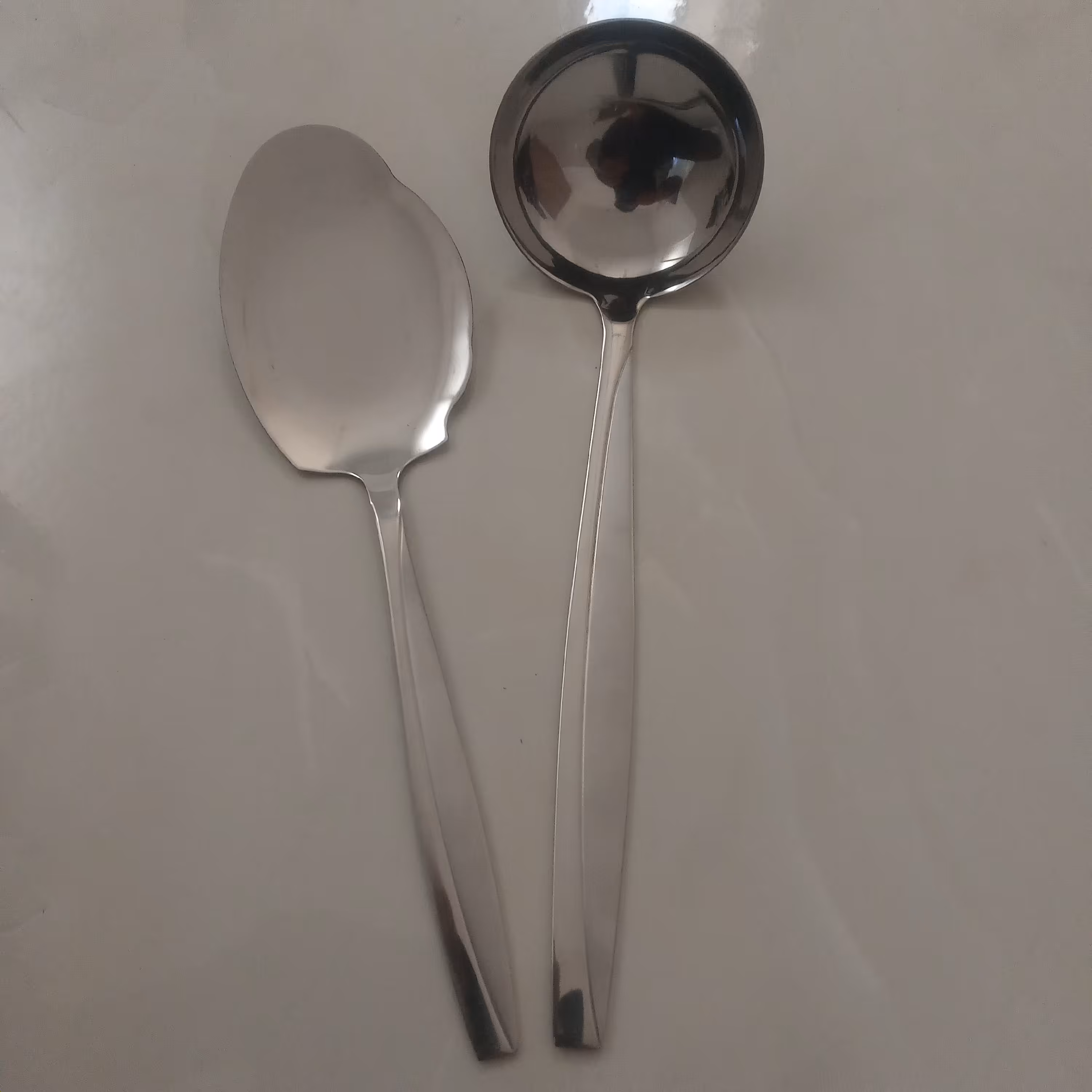 کفگیر و ملاقه طرح یک خطی ماینز مارک واگنر آلمان بسته 2 عددی یک عدد کفگیر و یک عدد ملاقه جنس بسیار عالی 