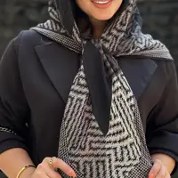 روسری نخی فلورانس
فوق العاده لطیف و سبک (انگار چیزی روی سر نیست)قواره 125 در 125 دور دست دوز
