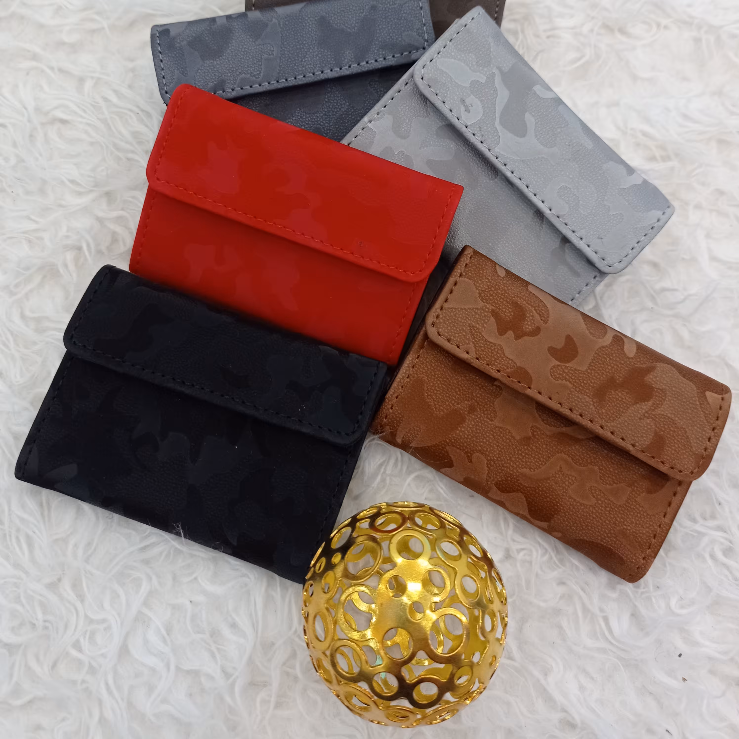 جاکارتی با 9 عدد جا کارت به صورت تکی کم جا و سبک که داخل کیف دوشی شما جا میشه 