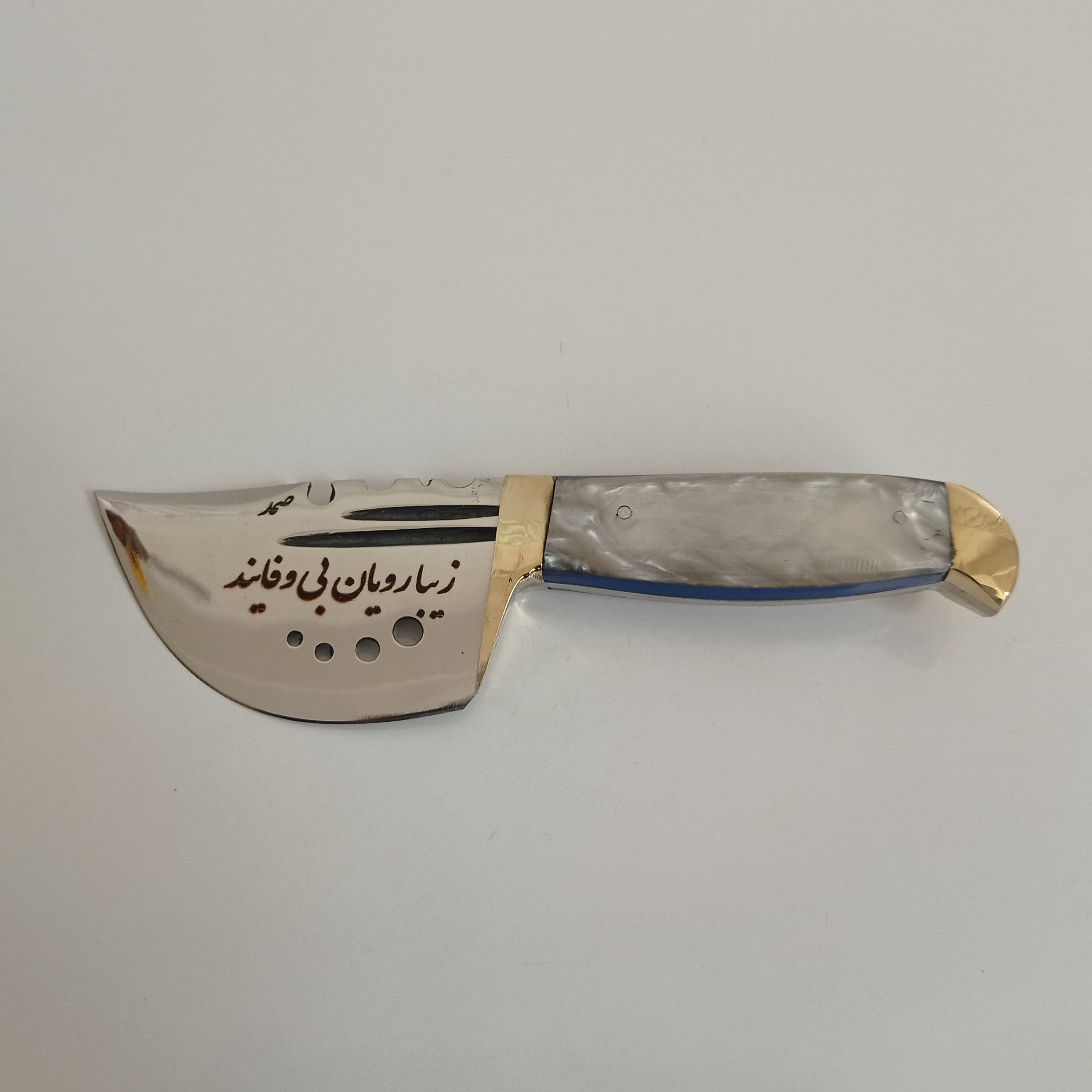 چاقو زنجان زیبا رویان استاد صمد دسته اپوکسی سفید صدفی رنگ