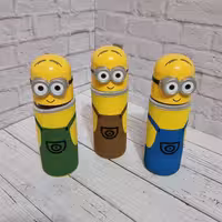 قمقمه شیشه ای طرح مینیون دارای کاور