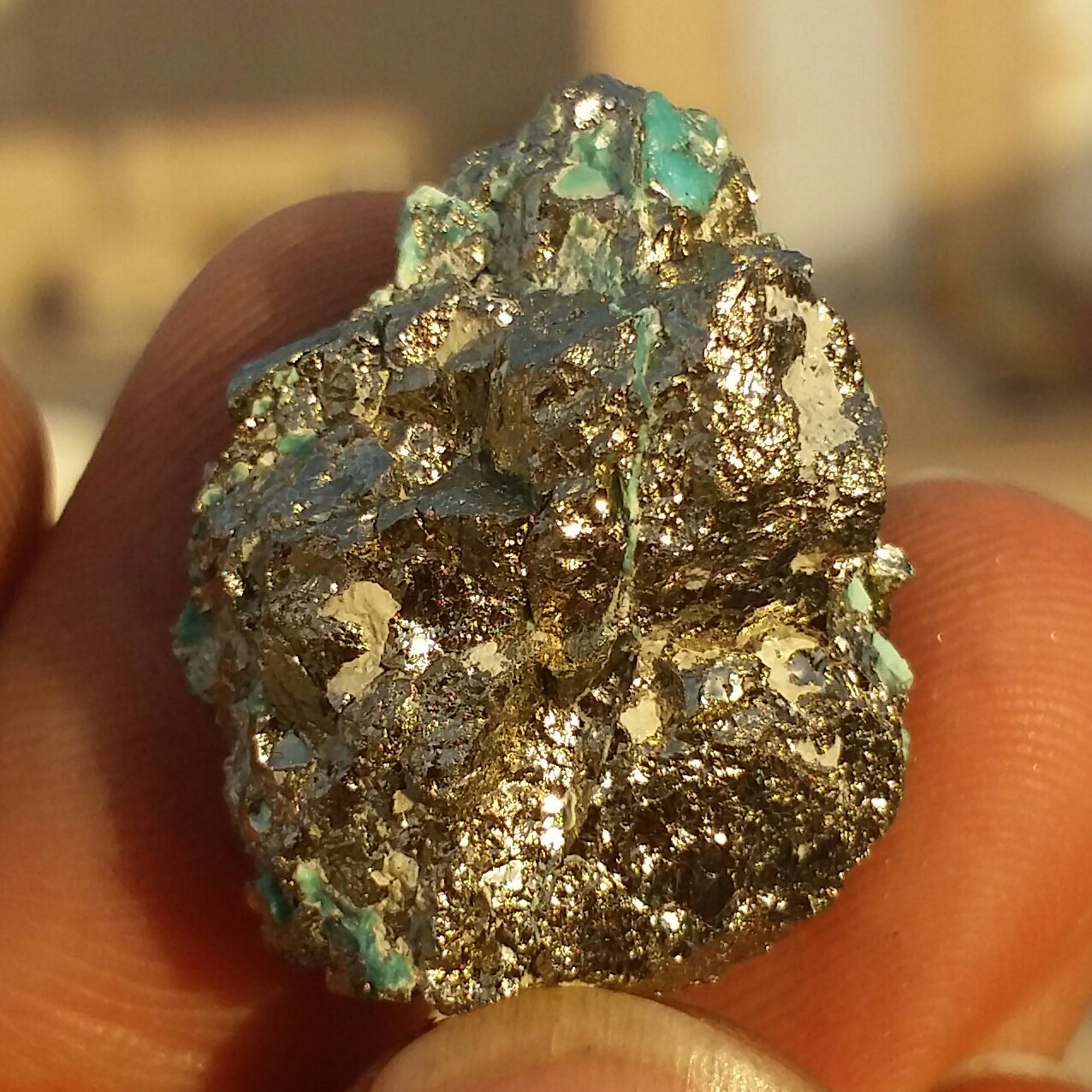 سنگ راف حبه شده پیریت طلایی ملقب به سنگ طلا همرشدی با کریزوکولا 100 در 100 طبیعی شاهکار خلقت
بی نظیر
کد 8982