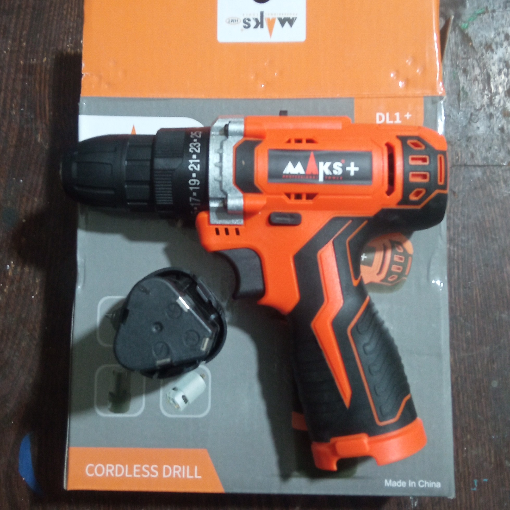 دریل شارژی  مکس 2باطری و شارژر  12ولت