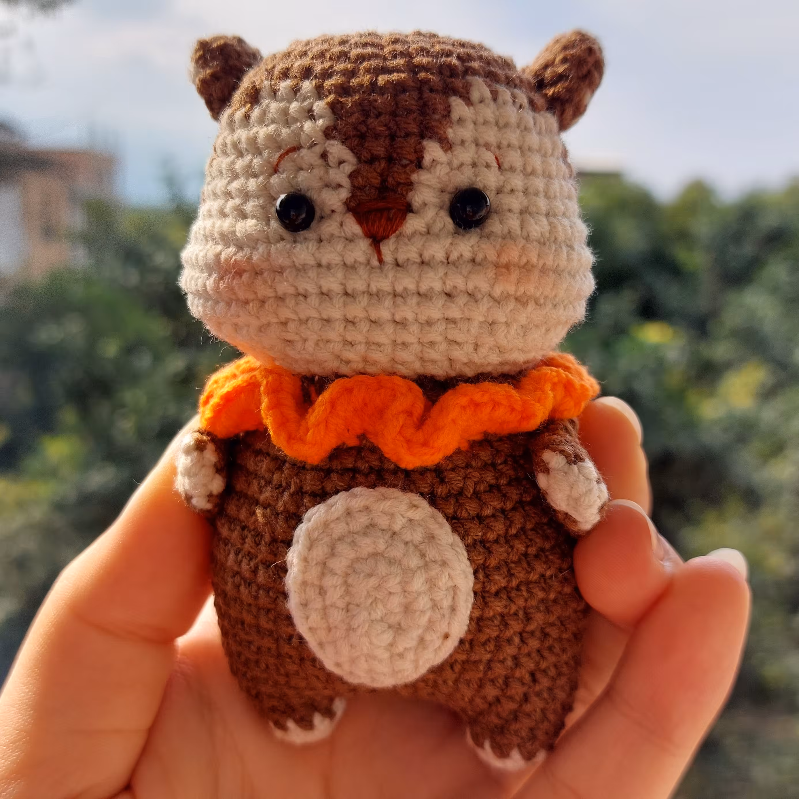 عروسک دستبافت سنجاب بامزه با قد تقریبی 12 سانت و قابل سفارش در رنگبندی دلخواه شما