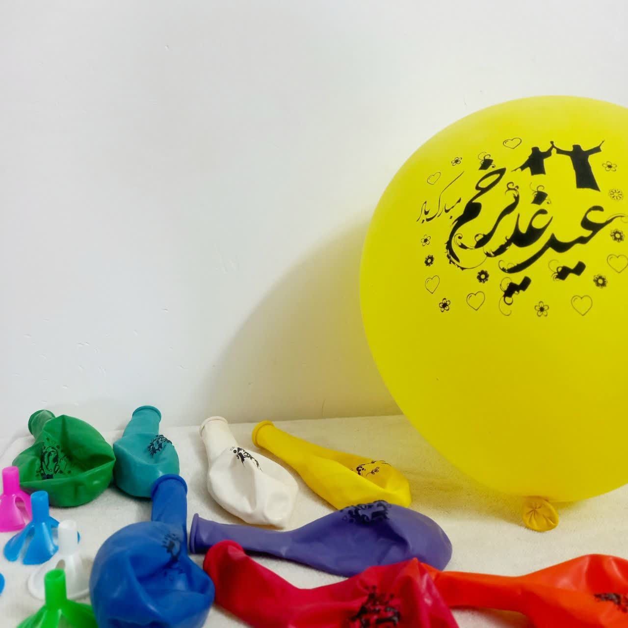 بادکنک ویژه عید غدیر همراه با نی و بست بسته بندی 100 تایی