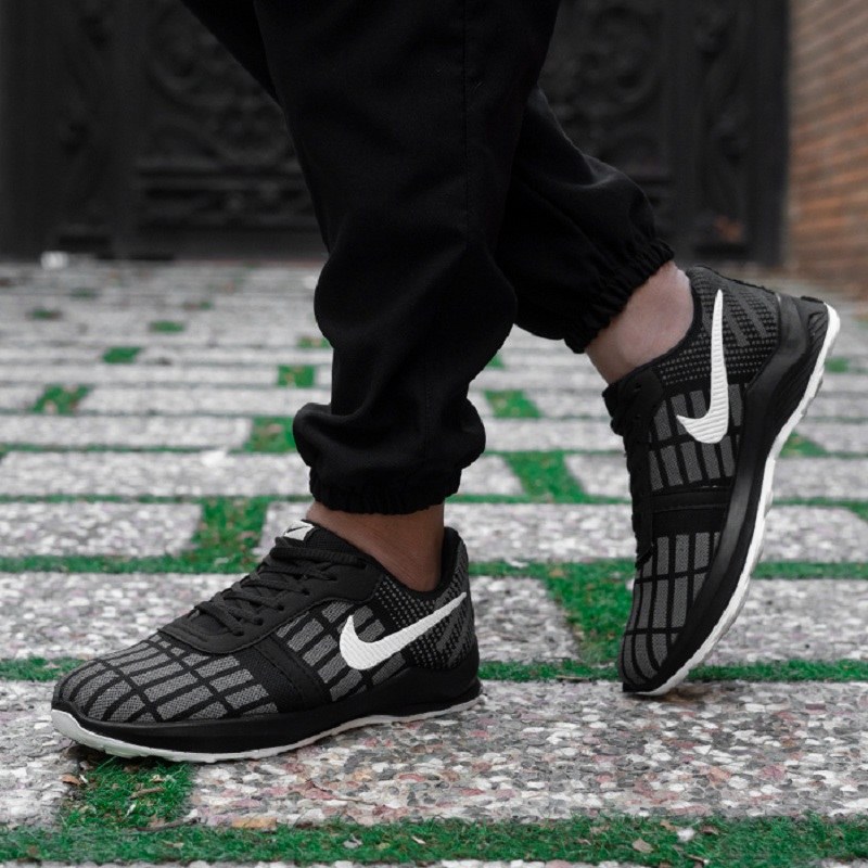 کفش ورزشی Nike مردانه مشکی