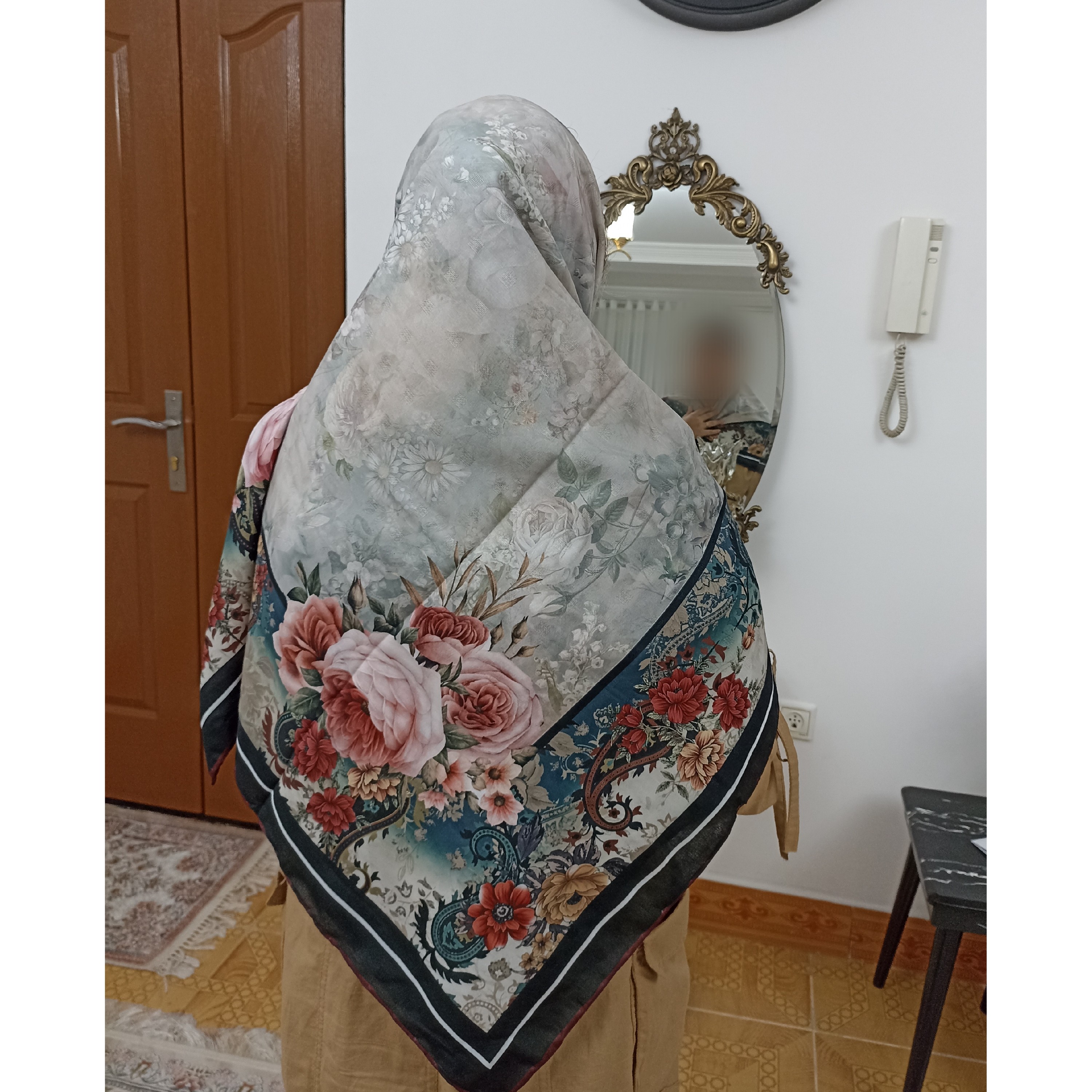 روسری نخی خنک حاشیه گلدار بسیار زیبا