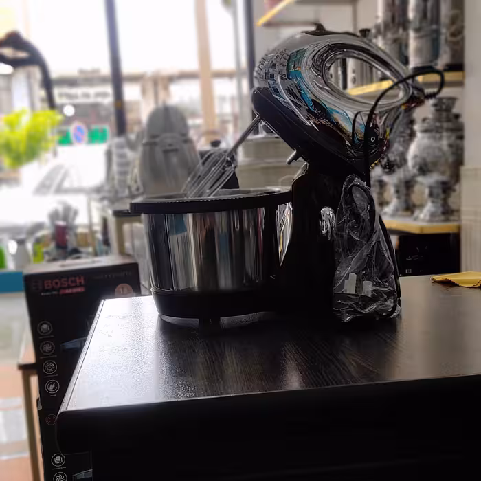 همزن  کاسه ای مارک روگن مدل 1910جنس کاسه استیل ضد زنگ دارای قابلیت چرخش کاسه قدرت دستگاه 600وات واقعی