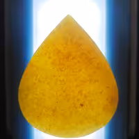 یشم عسلی  به شکل اشک زیبا وزن  حدود یازده ونیم گرم