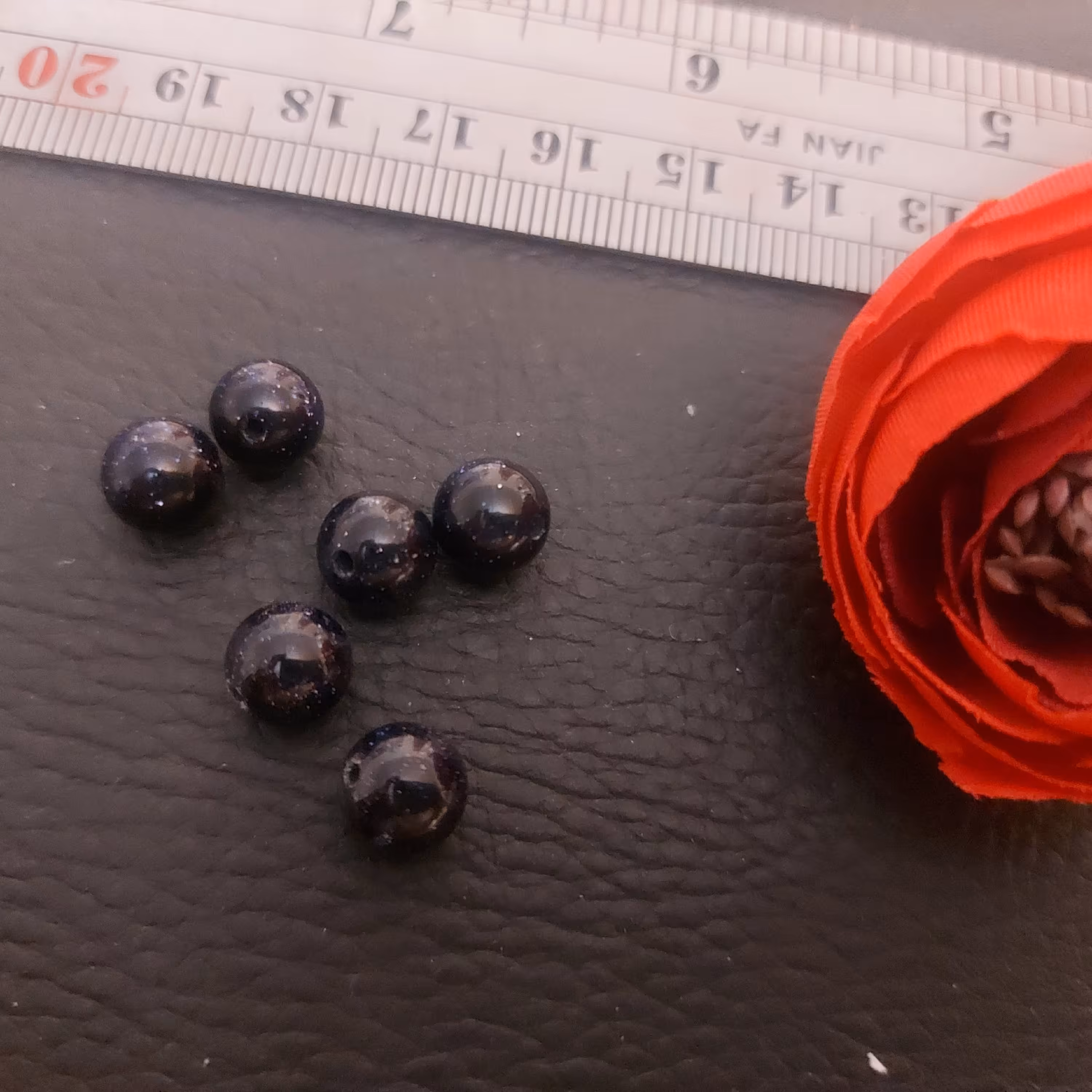 سنگ دلربا سرمه ای سایز 6میل دانه ای (یعنی یک عدد مهره)