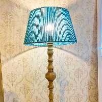 اباژور ایستاده