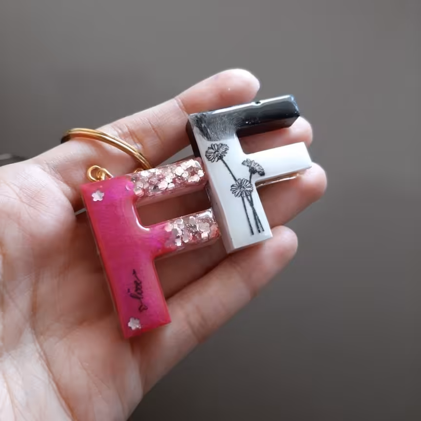 جاسوییچی رزینی حرف F مناسب اسم فاطمه فائزه و...