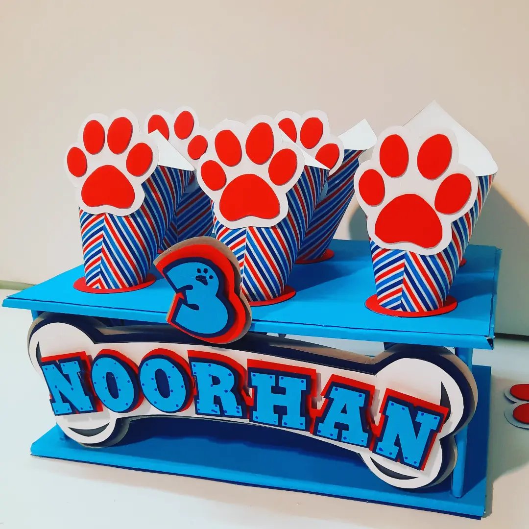 استند قیف تنقلات  6 عددی بهمراه قیف تم سگهای نکهبان