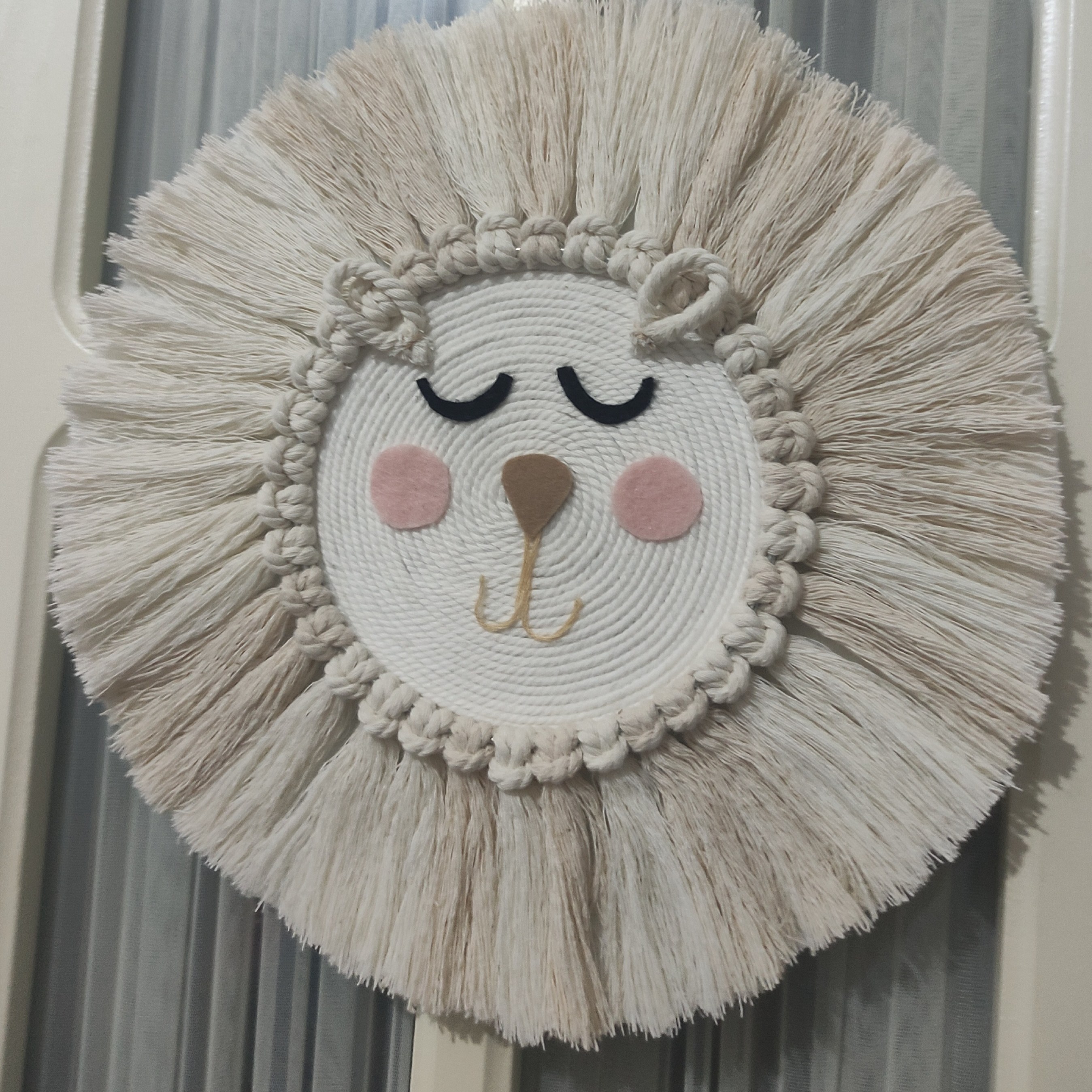 آویز شیر مکرومه بافی