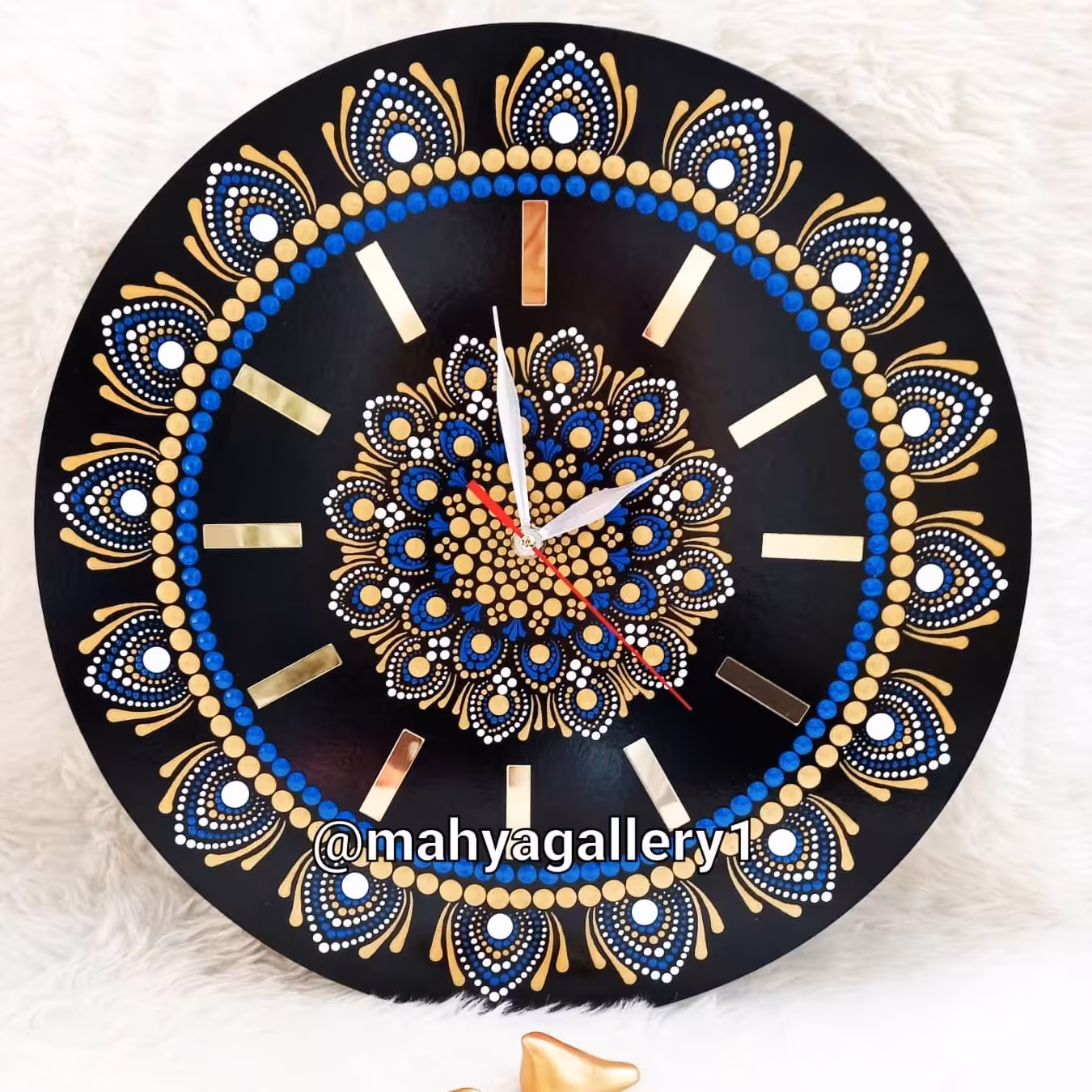 ساعت چوبی دستساز نقاشی شده با سبک دات ماندالا با رنگ ثابت