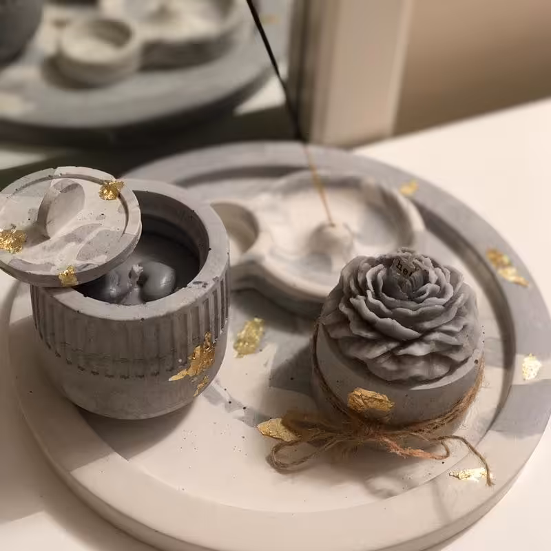 اکسسوری دکوراتیو شمع و جاعودی 4 تیکه سفید طوسی با زر ورق طلا ارسال رایگان 