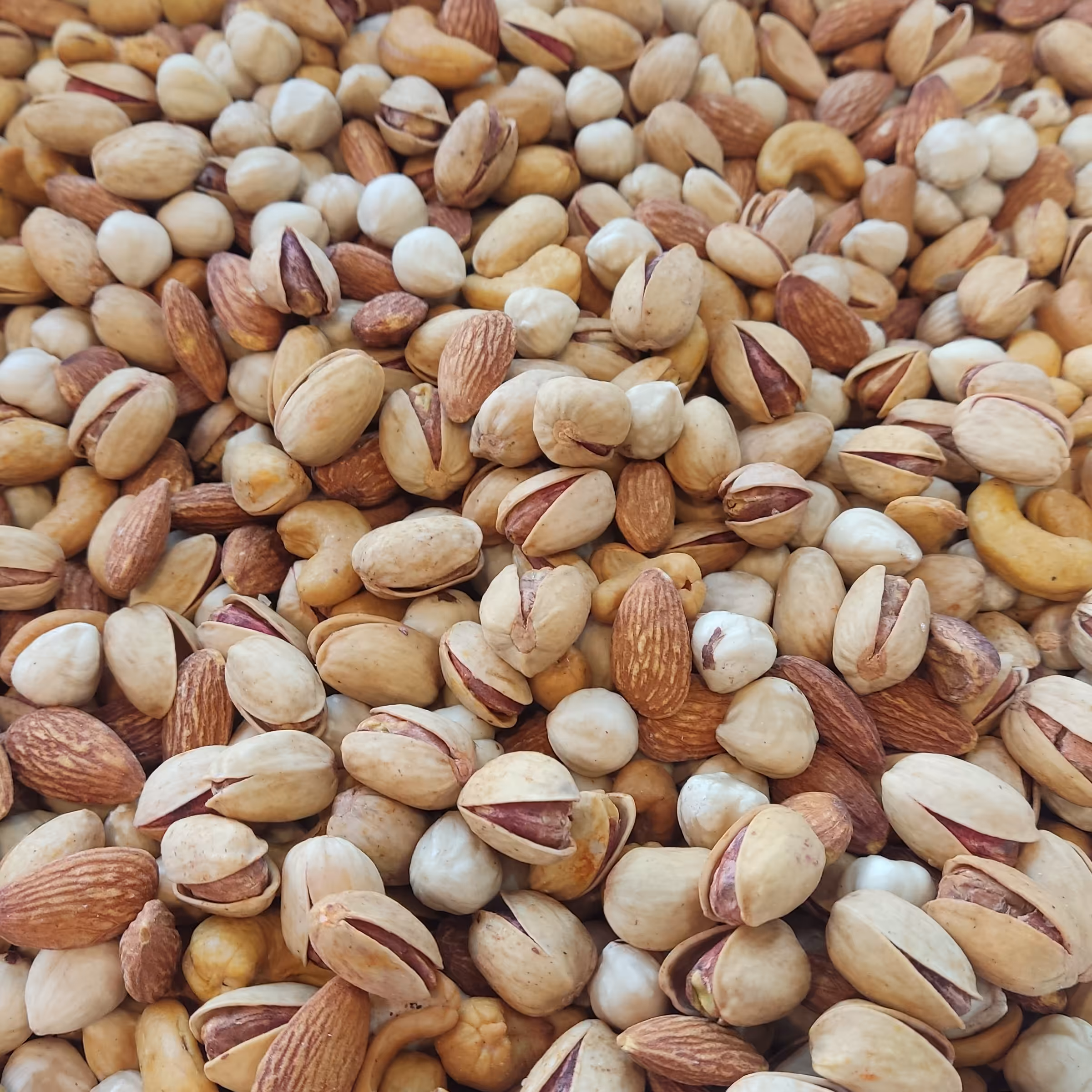 آجیل مخلوط 4 مغز درجه 1.                           