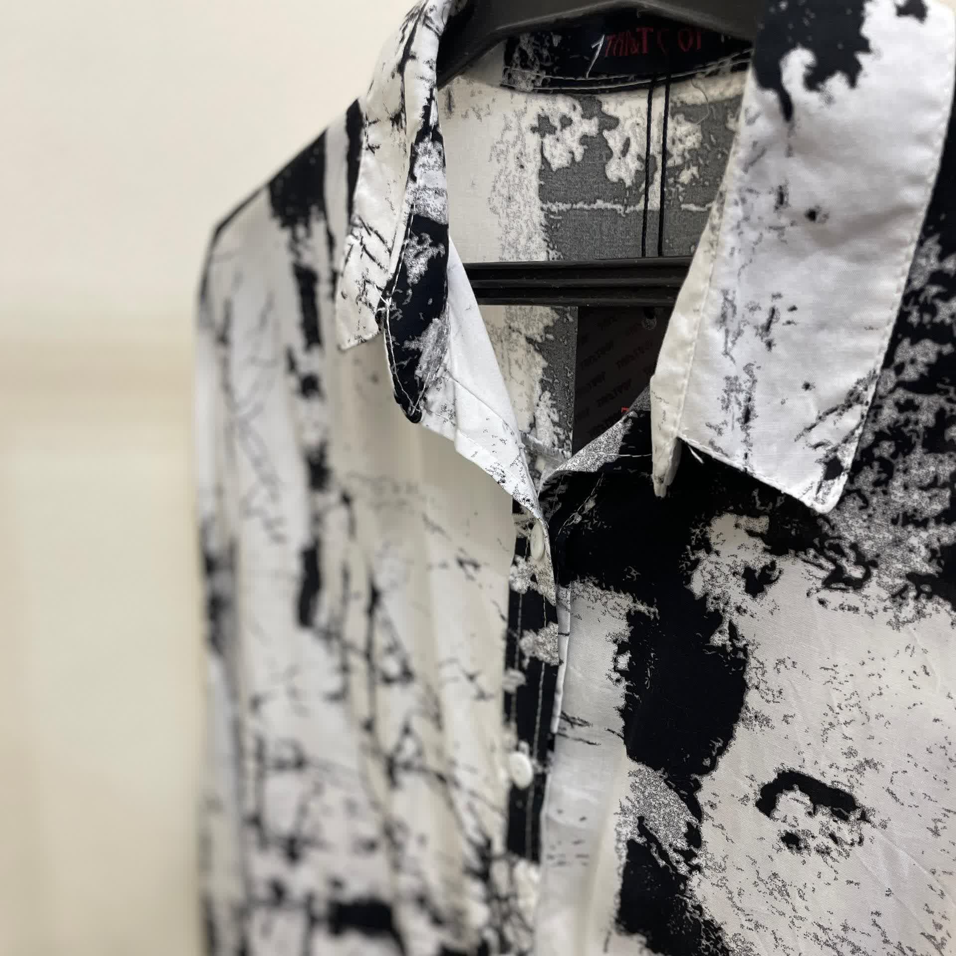 شومیز مانتویی طرح دار 
جنس نخی تایلندی 
با کیفیت عالی و تضمینی 
مناسب سایز 38تا 50