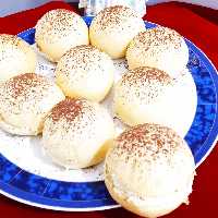 نان پنجیک(نوعی نان کرم دار)بسیار بسیار لطیف و خوشمزه حتی شده یک بار امتحانش کنید عاالیه