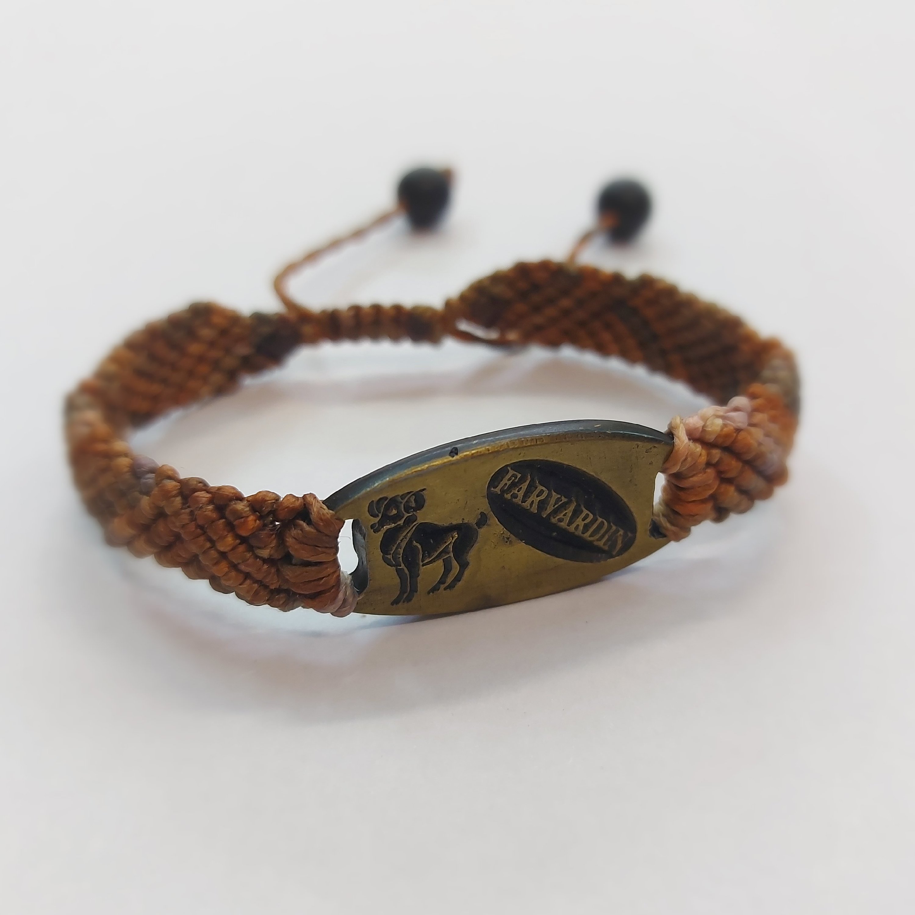 دستبند ماه تولد فروردین مکرومه بافی