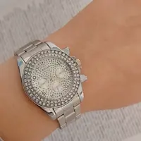 ساعت والار زنانه نقره ای فول نگین طرح سه موتوره
کیفیت عالی
وارداتی از دبی
شش ماه گارانتی موتور
