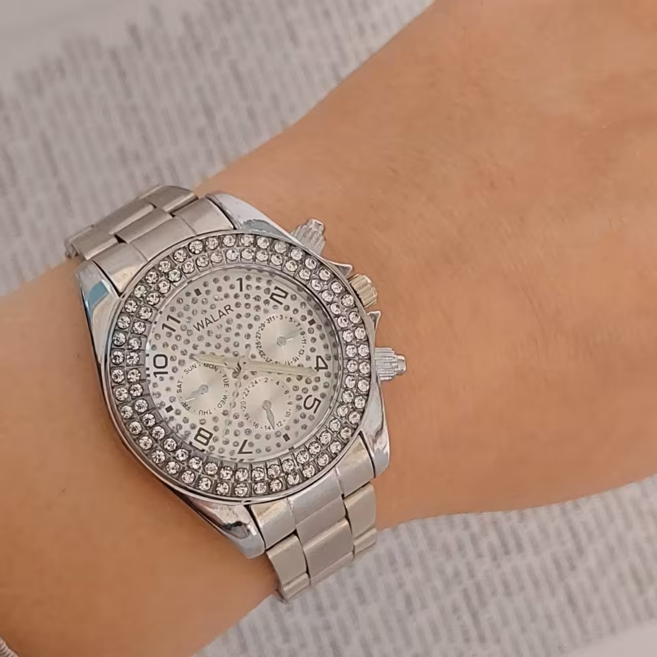 ساعت والار زنانه نقره ای فول نگین طرح سه موتوره
کیفیت عالی
وارداتی از دبی
شش ماه گارانتی موتور