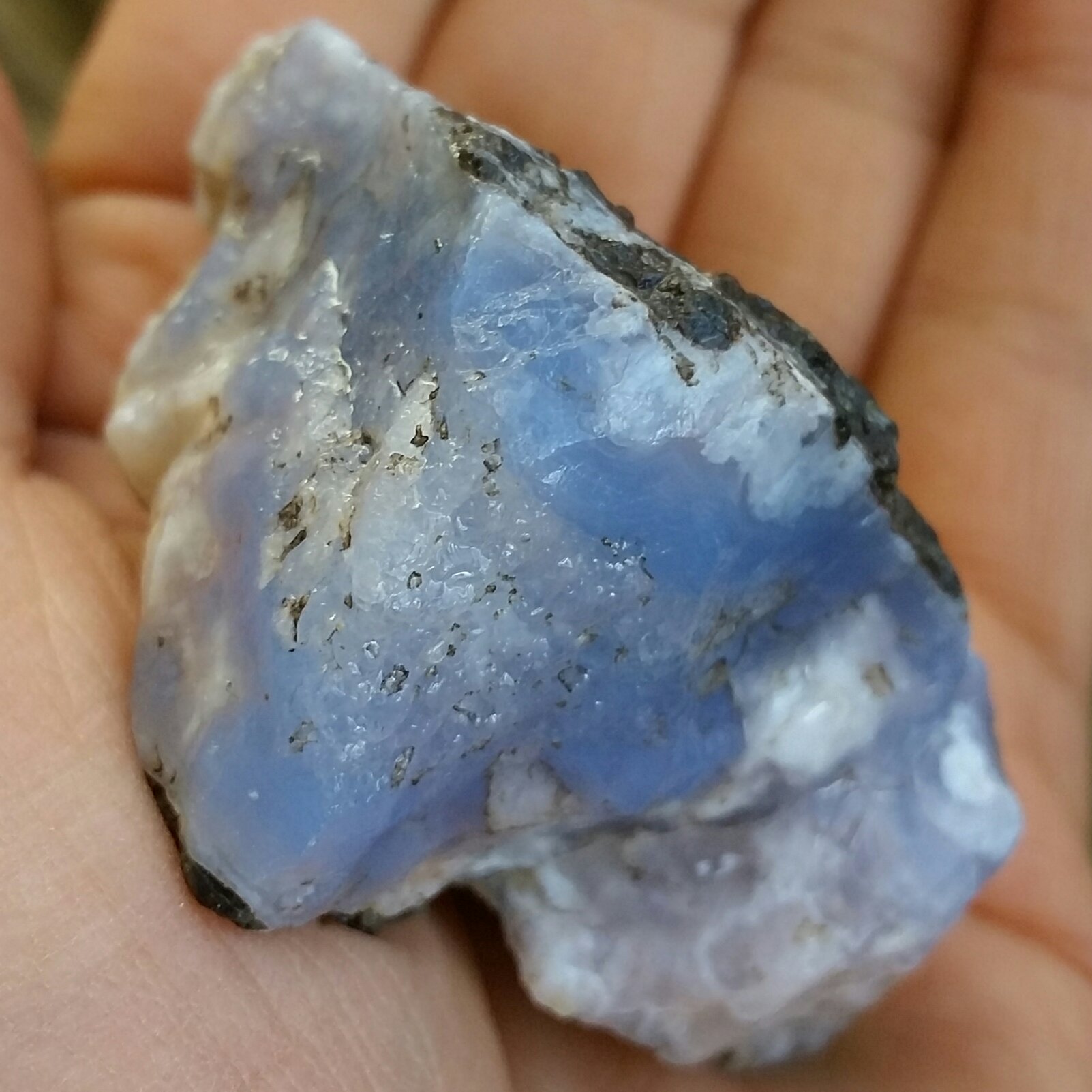 سنگ راف عقیق آبی بسیار پر رنگ محشر 
100درصد طبیعی
شااهکار خلقت
تکراار نشدنی
