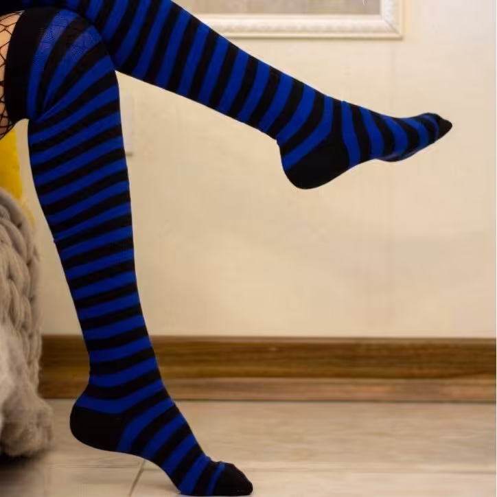 جوراب بالا زانو مدل راه راه آبی مشکی باریک 