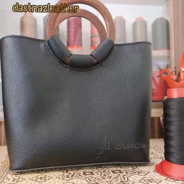 کیف دسته چوبی دست دوز  چرم طبیعی گاوی فلوتر با آستر سومیت 