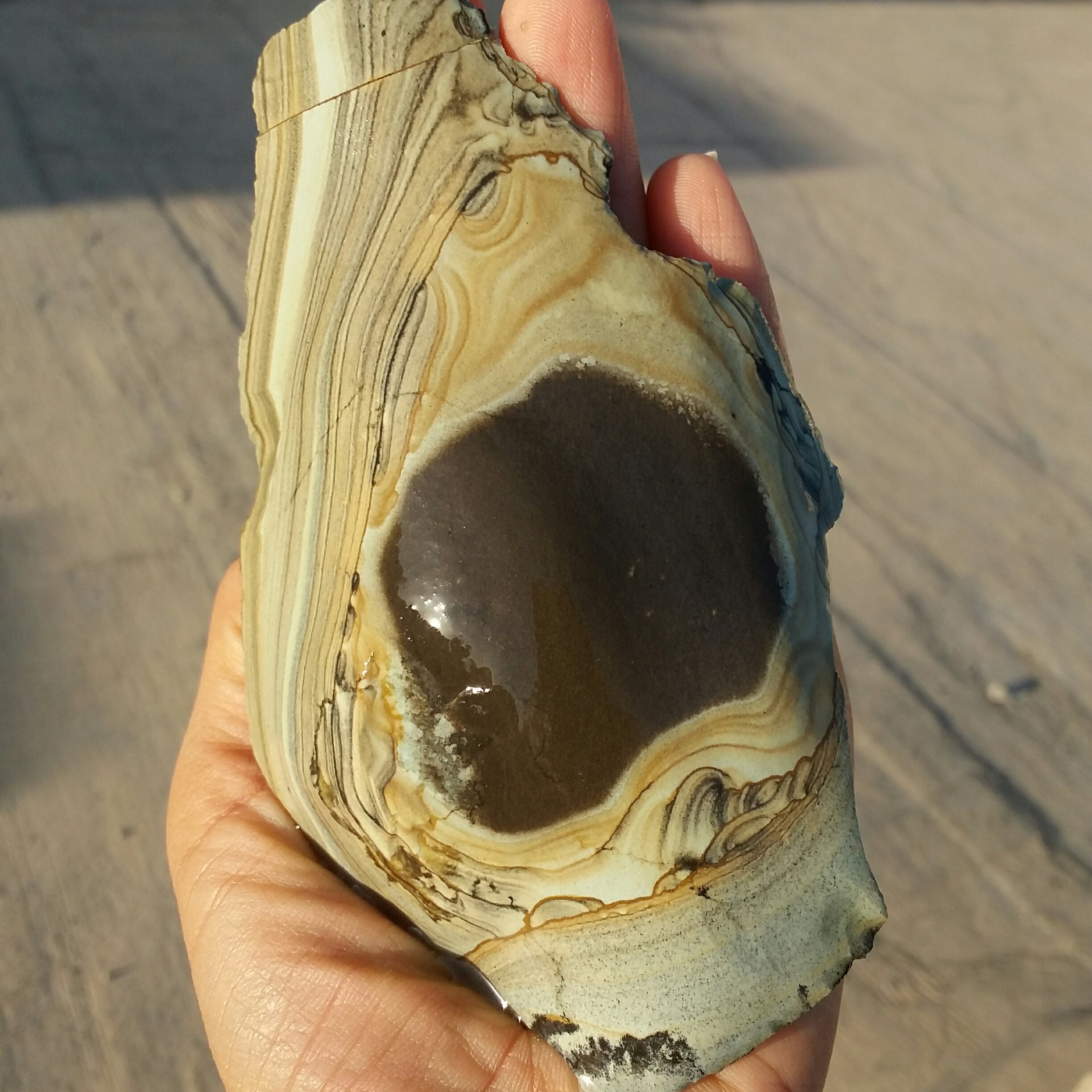 سنگ راف جاسپر منظره بسیاار کمیاب خاص 100 در 100 طبیعی شاهکار خلقت
تصویر از 2 طرف نمونه
با قابلیت ساخت چندین نگین محششرر
