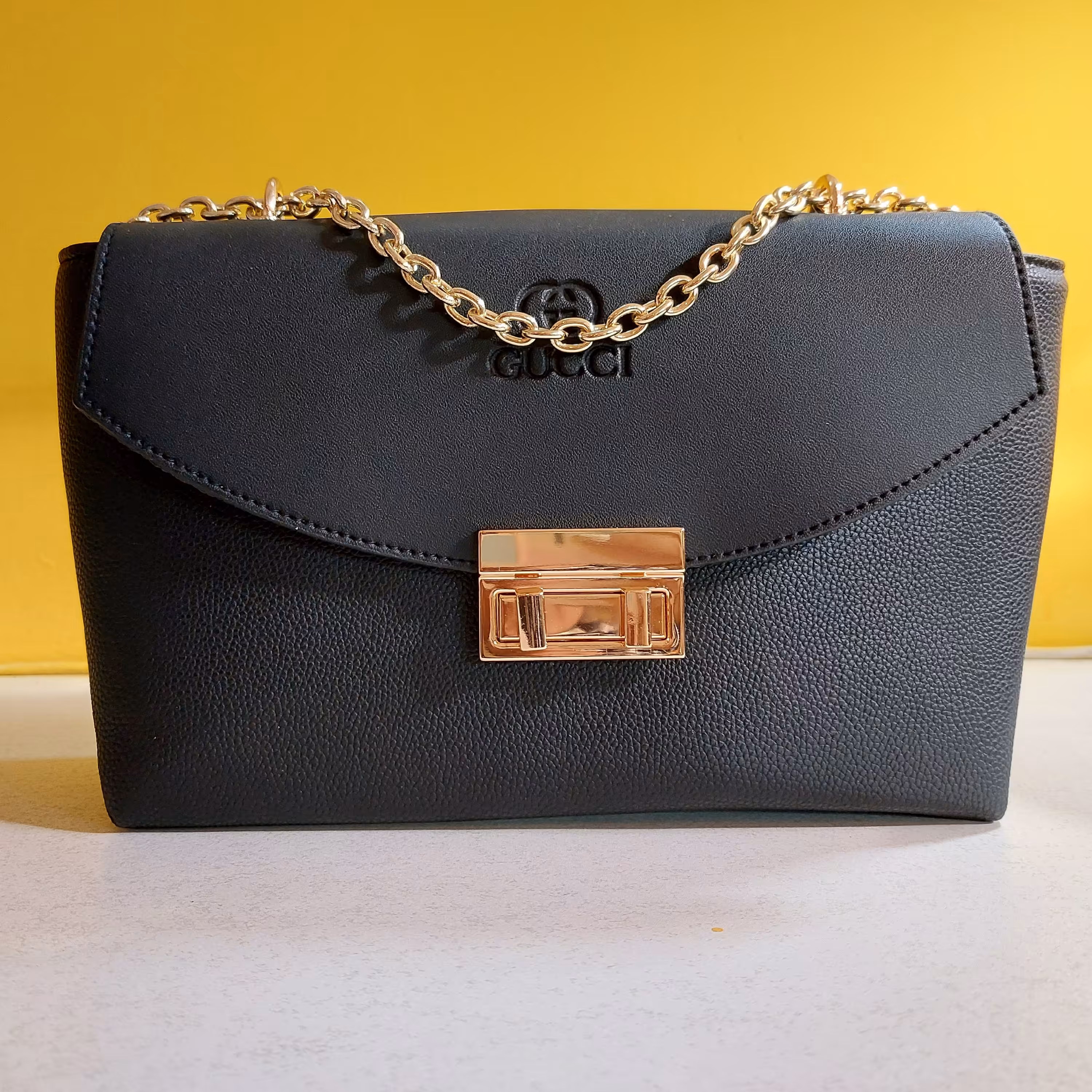 کیف پاسپورتی گوچی