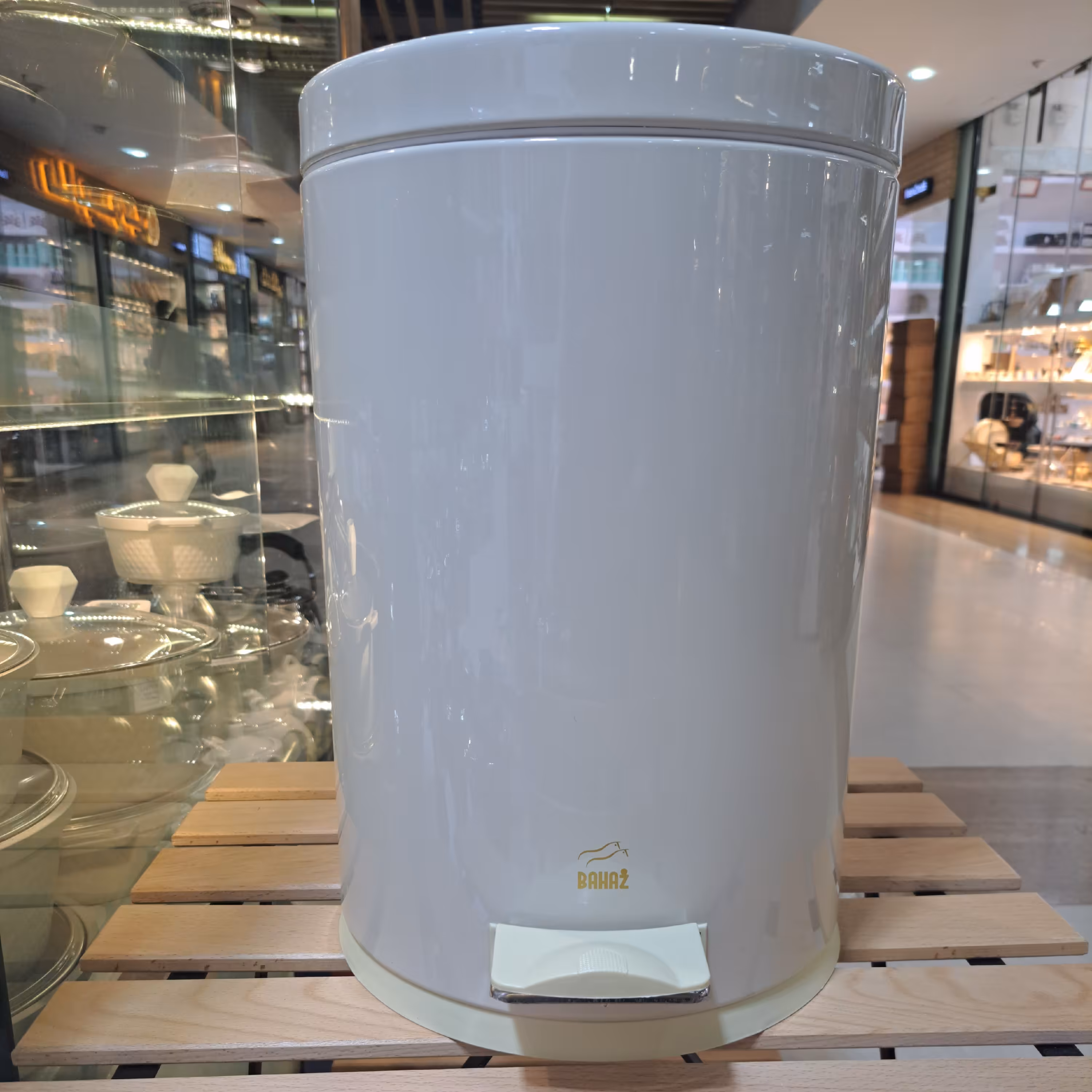  سطل زباله 14 لیتر رنگ کرم در فلز برند بهاز کالا