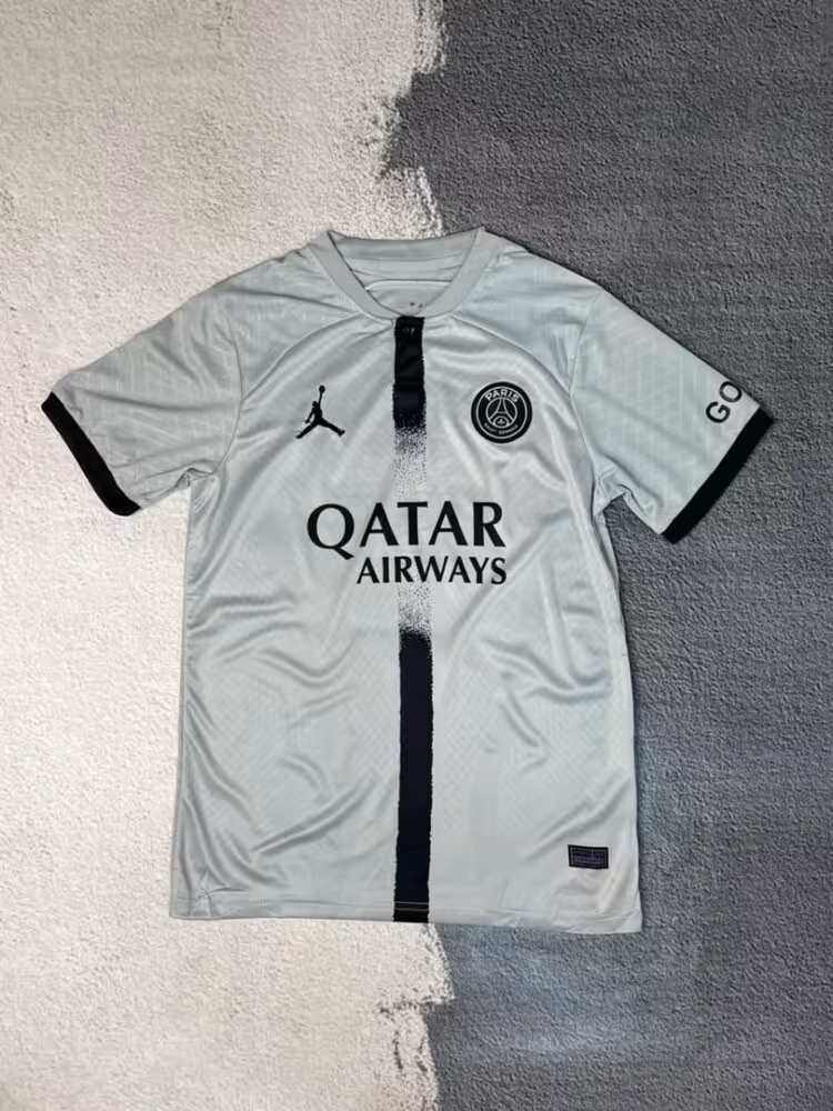 لباس دوم پاریسن ژرمن 2023