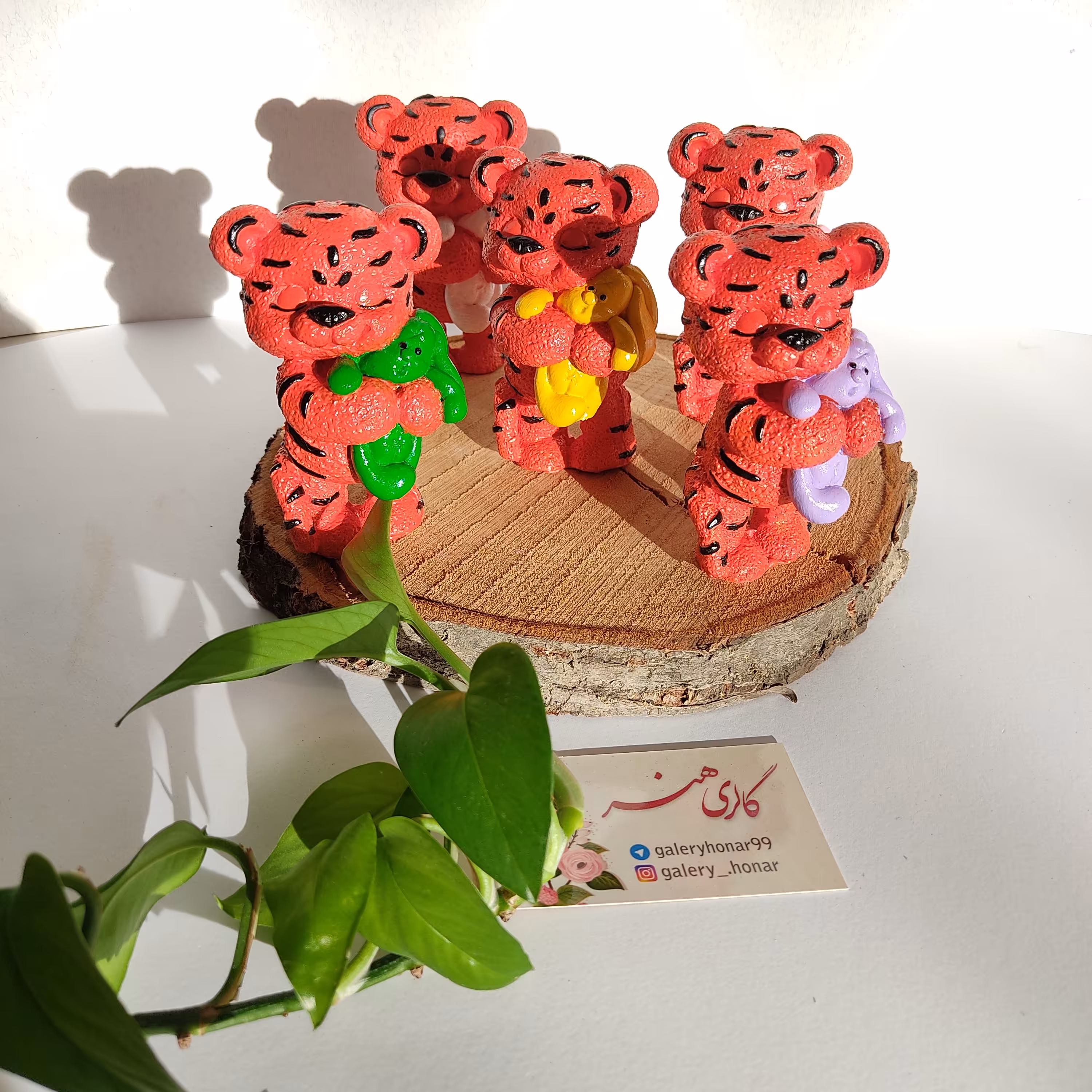 مجسمه و دکوری ببر مهربون نماد سال در رنگ های جذاب و دوست داشتنی