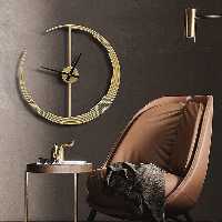 ساعت هلالی رنگ طلایی مات