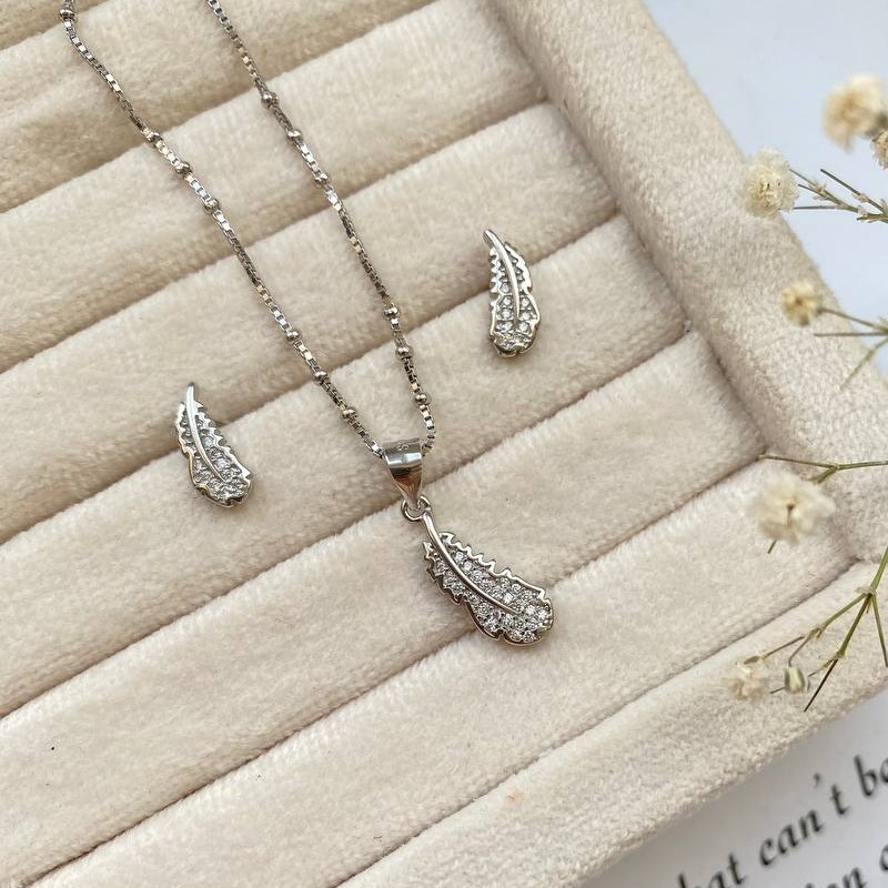 نیمست نقره فانتزی با روکش طلا سفید طرح برگ  کد 71