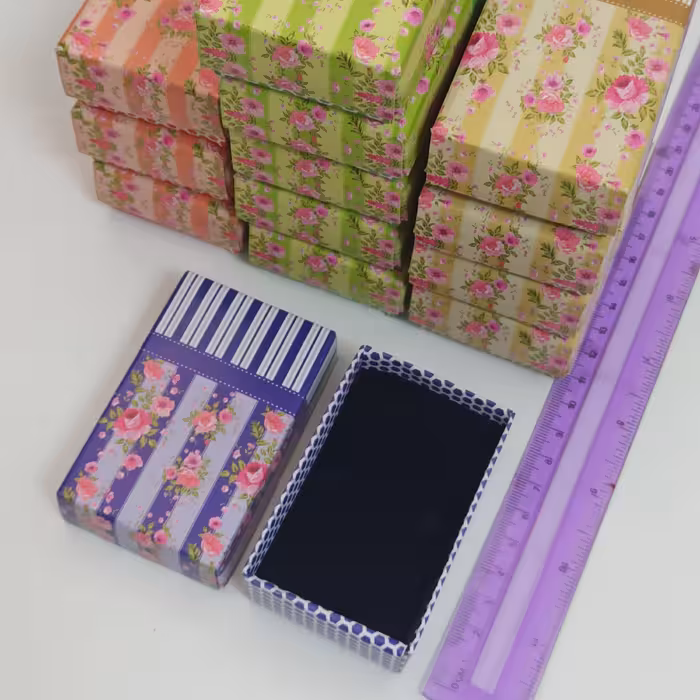 جعبه کادویی زیورآلات مخصوص نیم ست یا گردنبند و دستبند و گوشواره و جاسوییچی