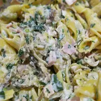 سالاد ماکارونی با خیارشور و ژامبون