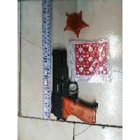 لوازم سیسمونی و اسباب بازی و تفنگ اسباب بازی ترقه ای شهاب با یک عدد مدال و یک بسته ترقه 