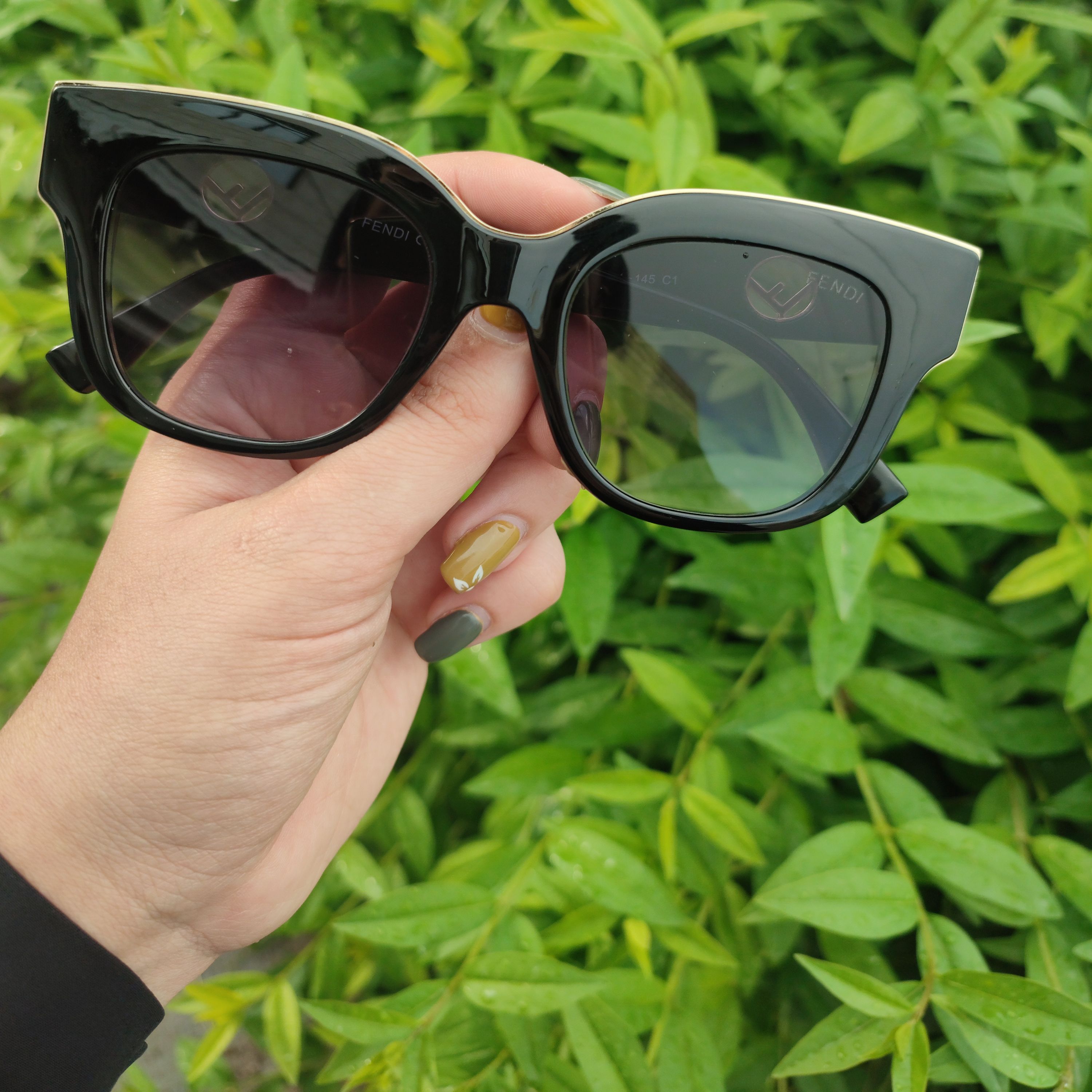 عینک افتابی FENDI  عدسی دارای استاندارد جهانی UV400
