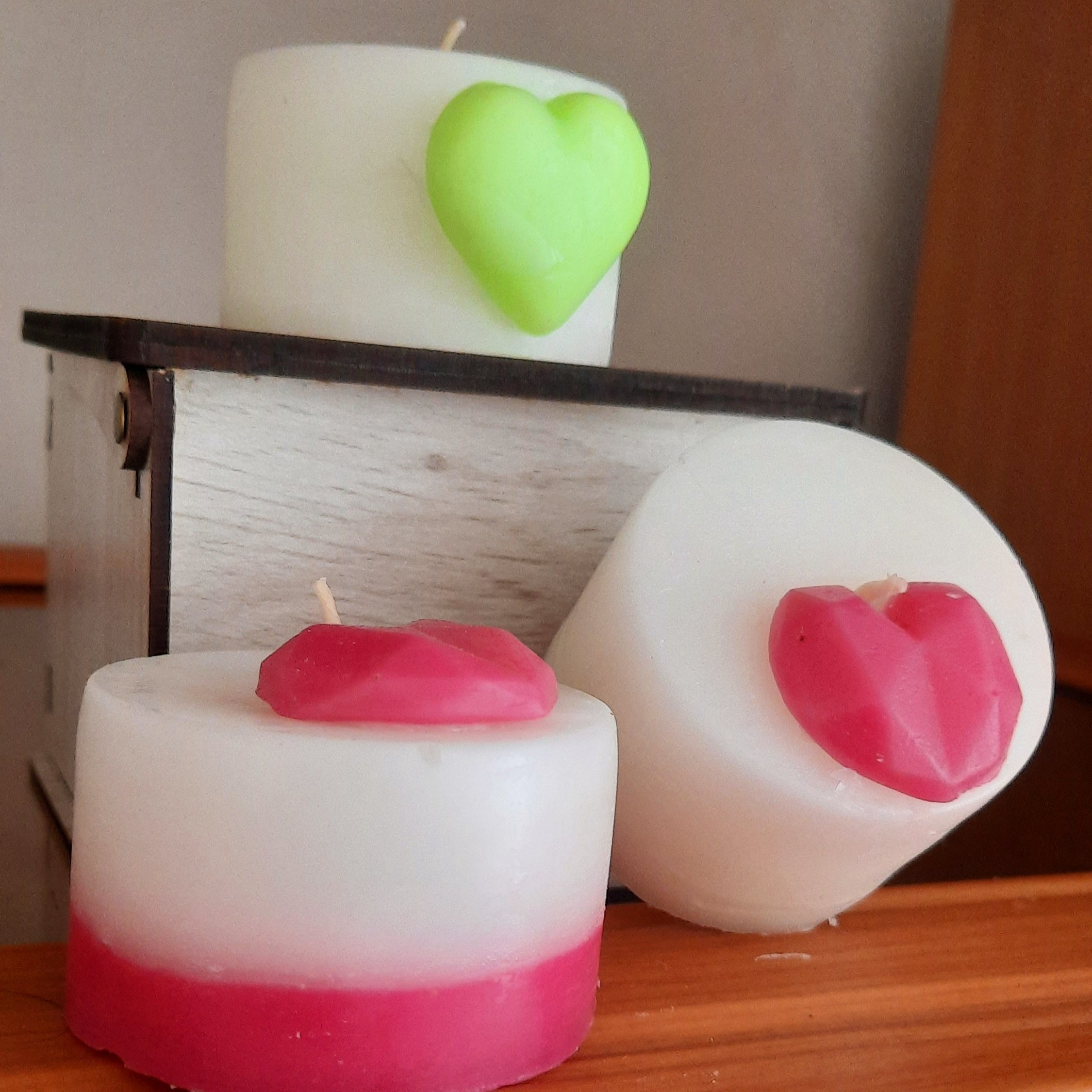 شمع استوانه ای طرح قلب دار دیر سوز 