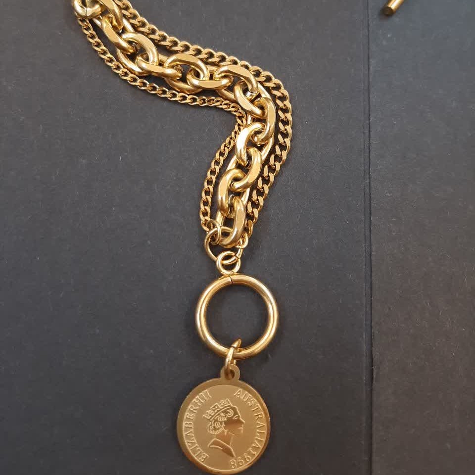 دستبند سه لاین کارتیر و سکه الیزابت استیل رنگ ثابت ضد حساسیت 