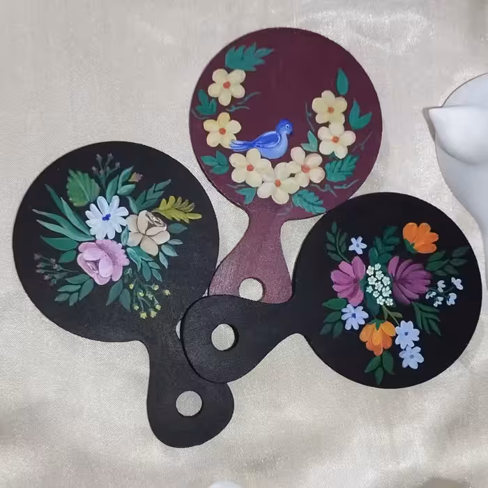 اینه دستی از جنس چوب ضد آب با رنگهای متنوع با نقاشی های مختلف از برند داگل