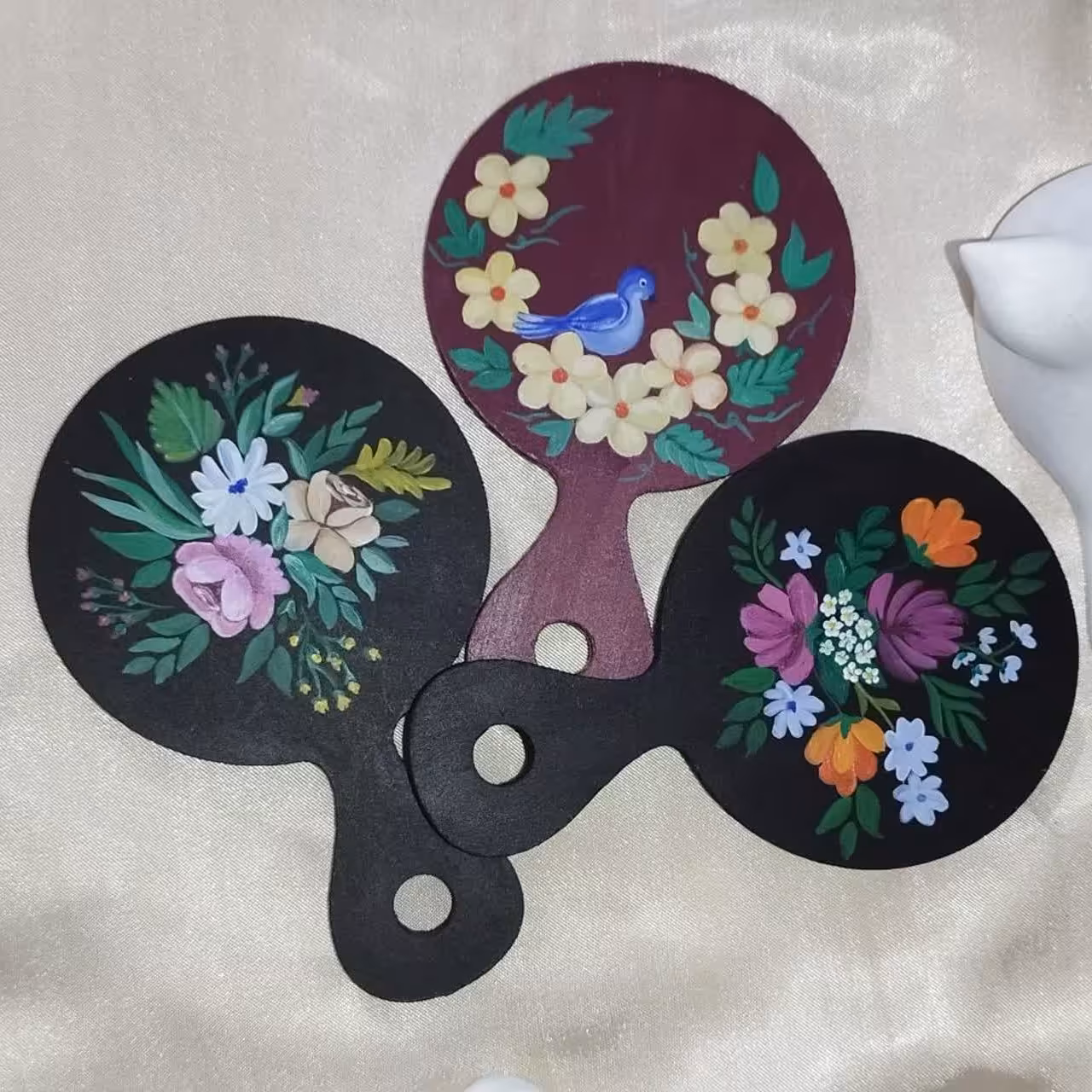 اینه دستی از جنس چوب ضد آب با رنگهای متنوع با نقاشی های مختلف از برند داگل