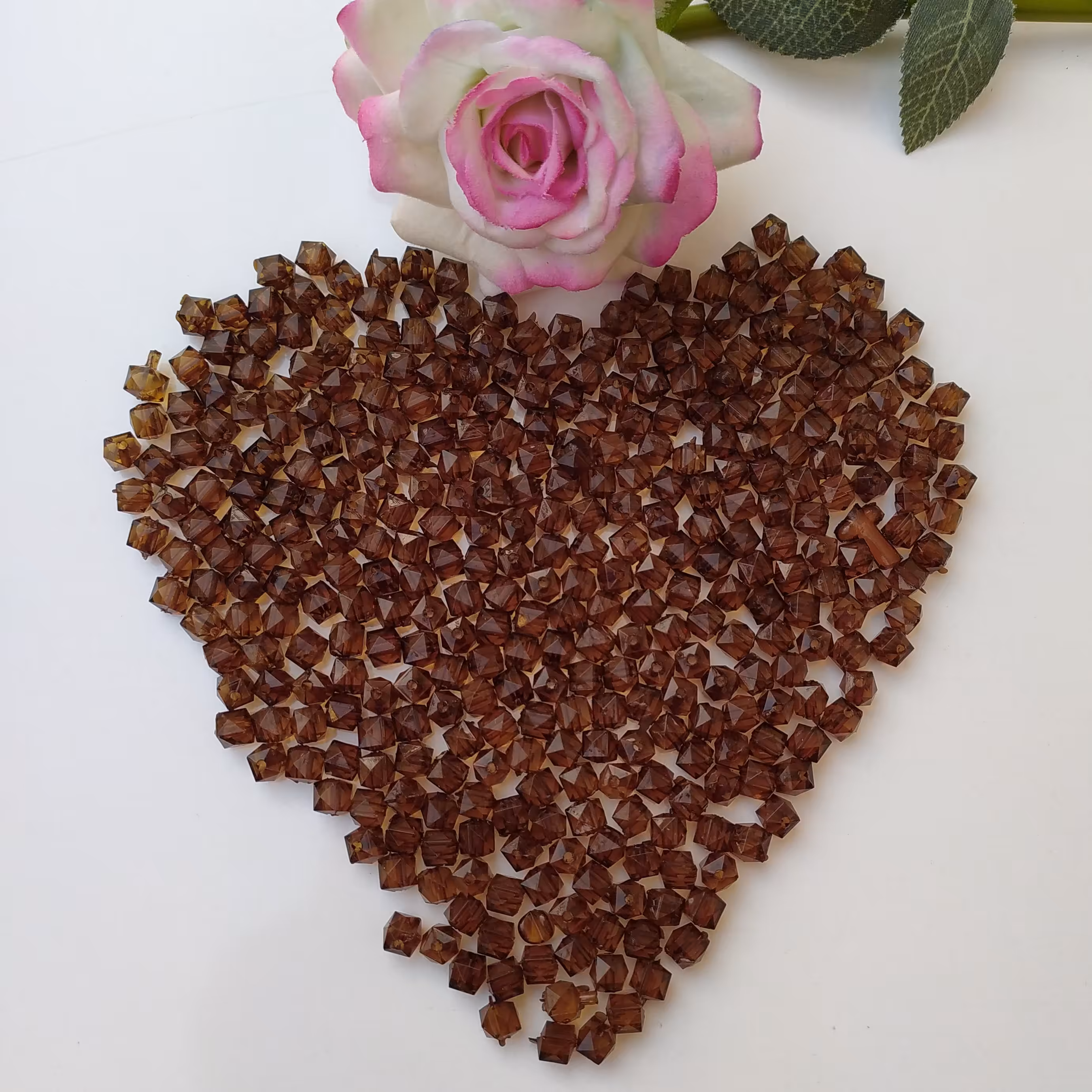 کریستال پلاستیکی  مکعبی خارجی سایز 6 قهوه ای تیره(پک 61 گرمی)  450عددی 